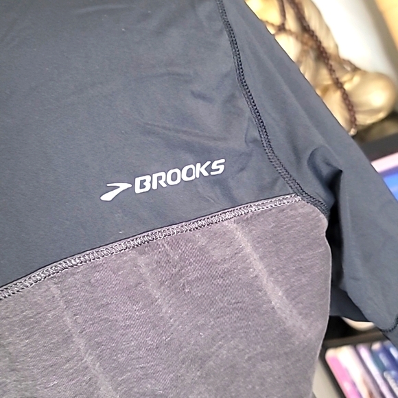 🏃‍♀️BROOKS RUNNING PURE PROJECT TEE SIZE MED - Picture 5 of 8